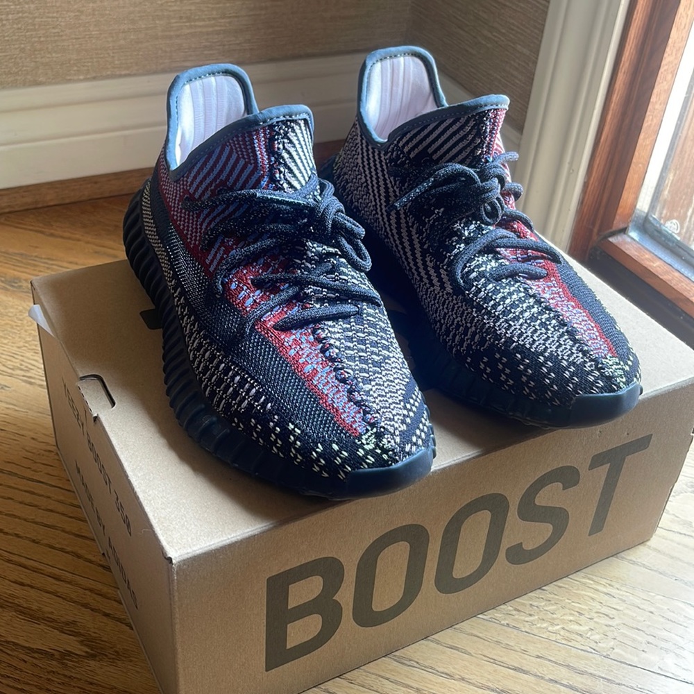 Adidas yeezy boost 350 V2 in Yecheil size 7 US (nonreflective)
